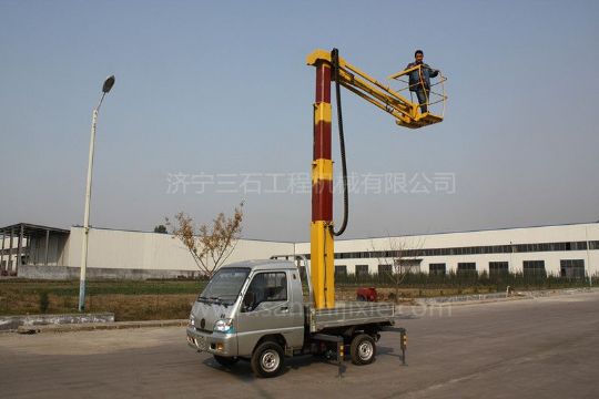 點擊查看詳細信息<br>標題：小型高空作業(yè)車 閱讀次數(shù)：2346